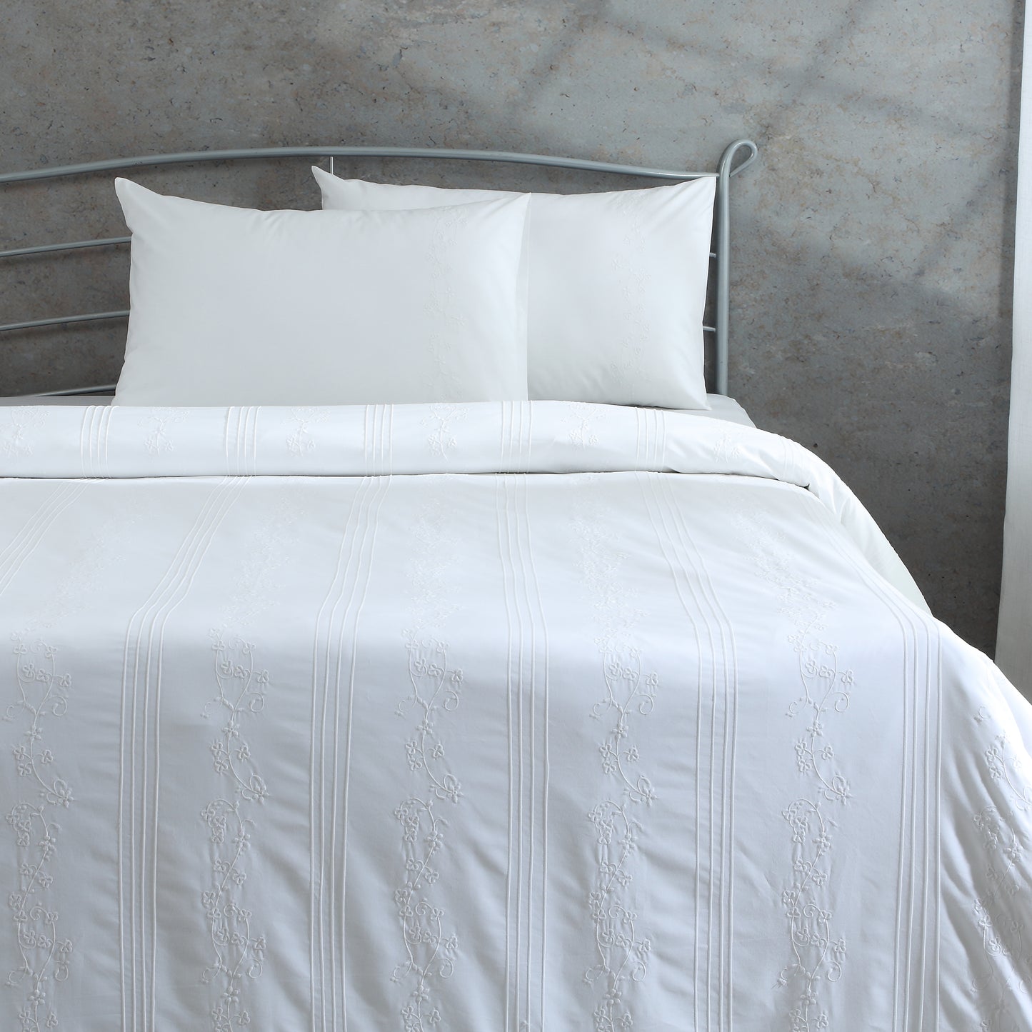 BARRIE PERCALE 200 TC PERCALE 100% ORGANIC COTTON EMBROIDERED DUVET COVER SET