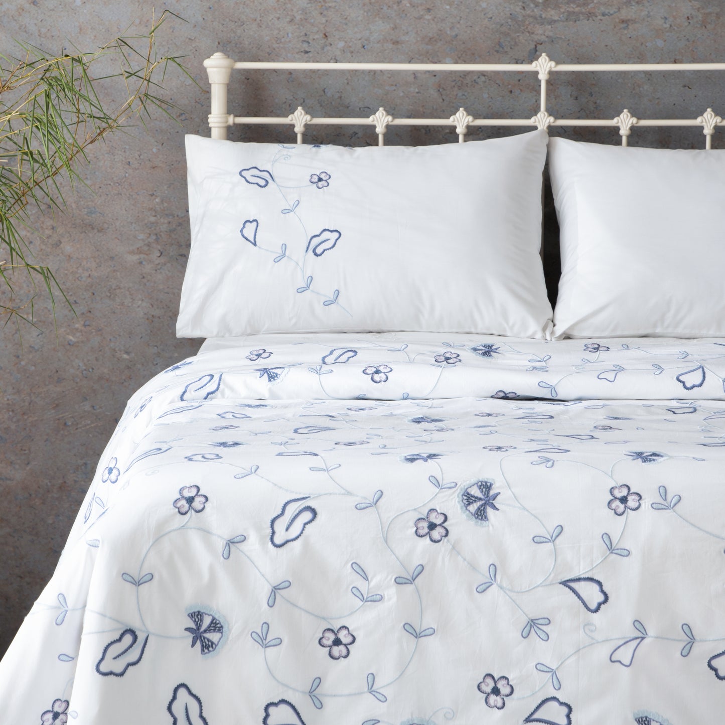 PARADISO 200 TC PERCALE 100% ORGANIC COTTON EMBROIDERED DUVET COVER SET - BLUES ON WHITE