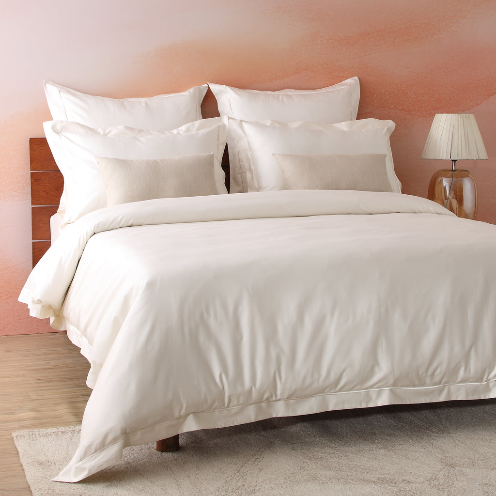 600 thread count organic cotton ivory duvet cover and Oxford pillowcase set – hidden button closure, envelope pillowcase closure and interior corner ties, Whites of London