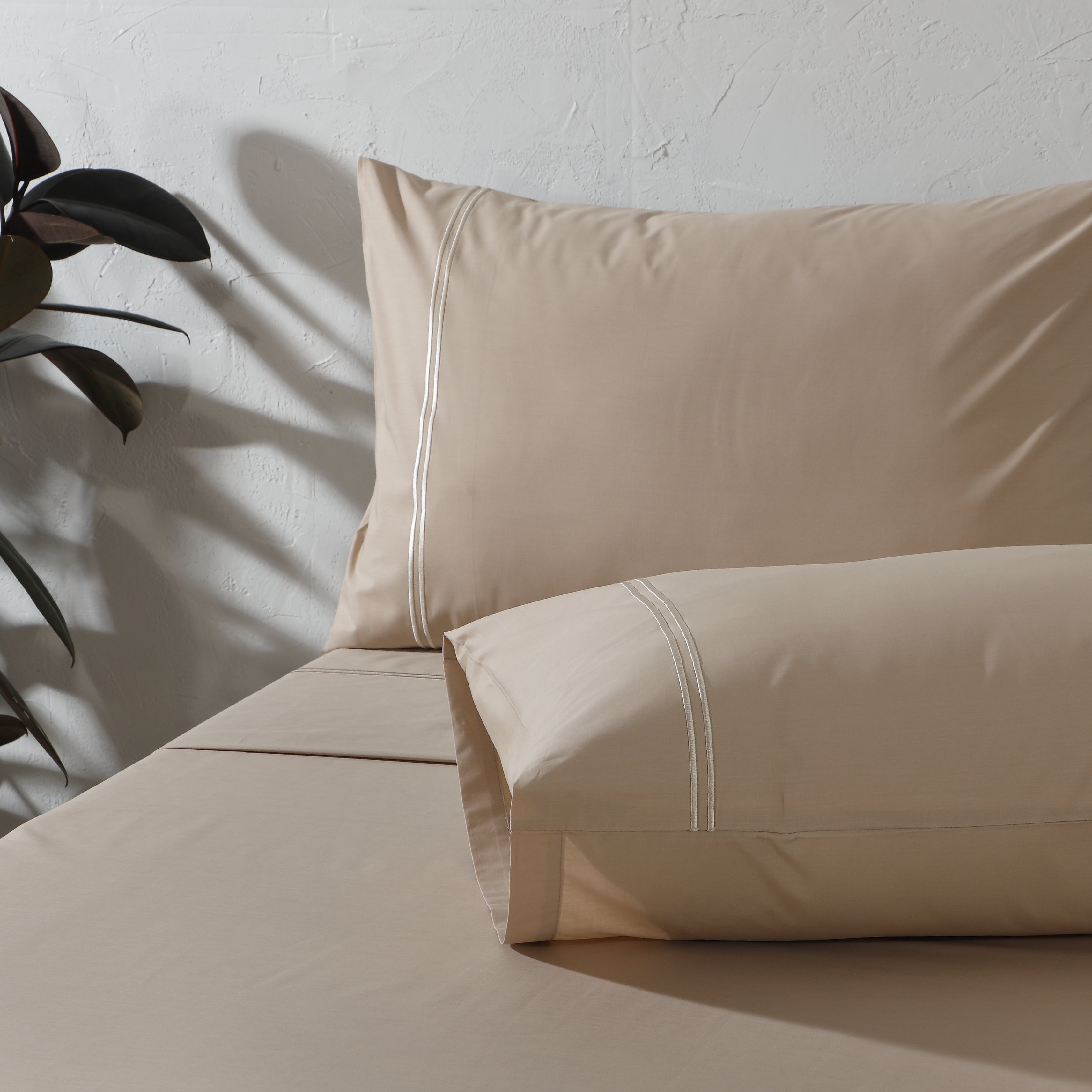 200TC ORGANIC COTTON COLOURED EMBROIDERED SHEET SET - HUMMUS