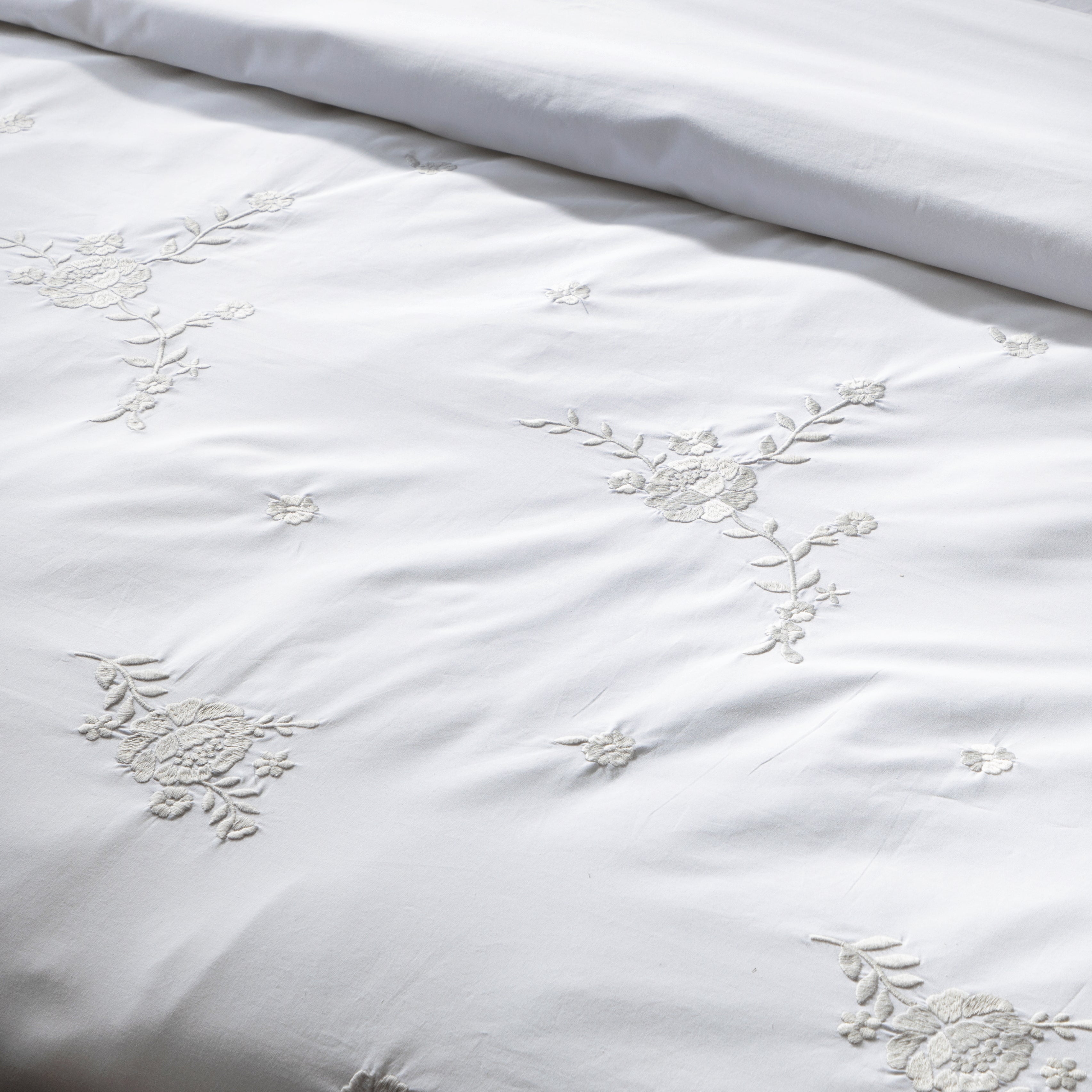 TUMBLING FLOWERS 200 TC PERCALE 100% ORGANIC COTTON EMBROIDERED DUVET COVER SET