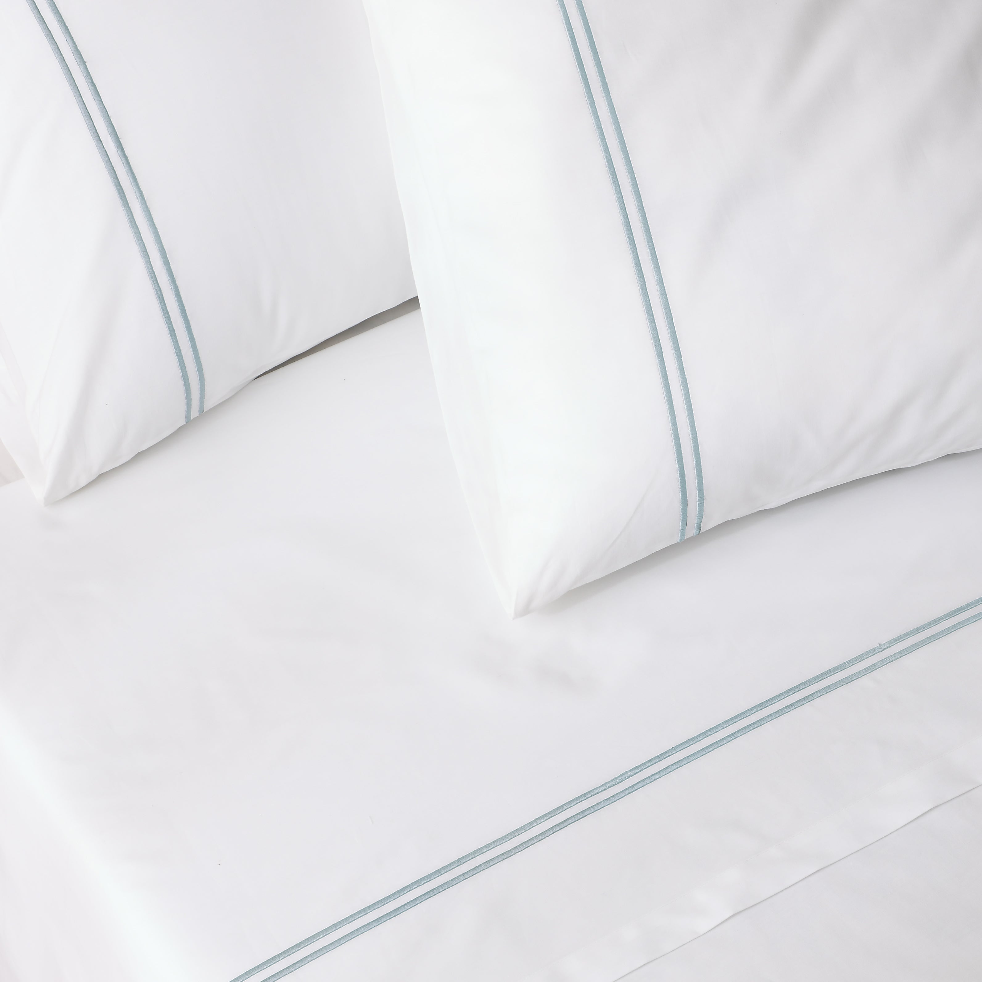 200TC WHITE ORGANIC COTTON EMBROIDERED SHEET SET - SKY ON WHITE