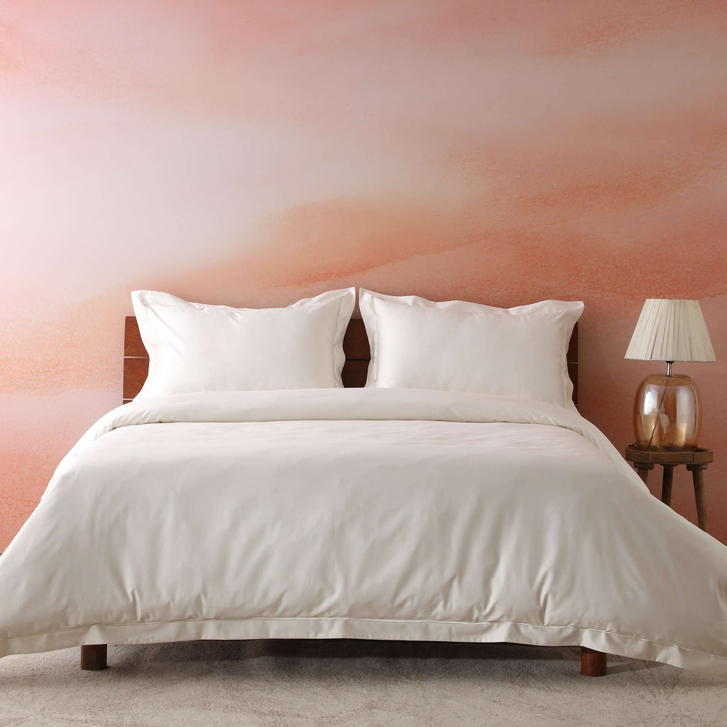 Luxury ivory oxford pillowcase set on a made bed – 600 TC organic cotton, soft and breathable, Whites of London India