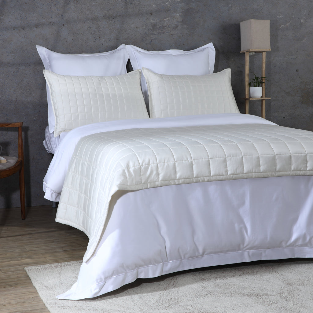 Close-up of ivory bamboo cotton coverlet quilting – timeless stitch pattern on a soft 60% bamboo 40% cotton blend, moisture-wicking and naturally durable